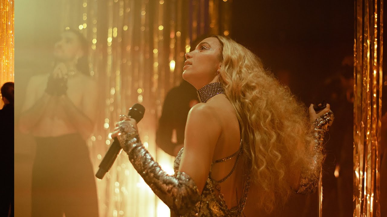 Agnes Performs 'Release Me' at Late Night Concert 🎶