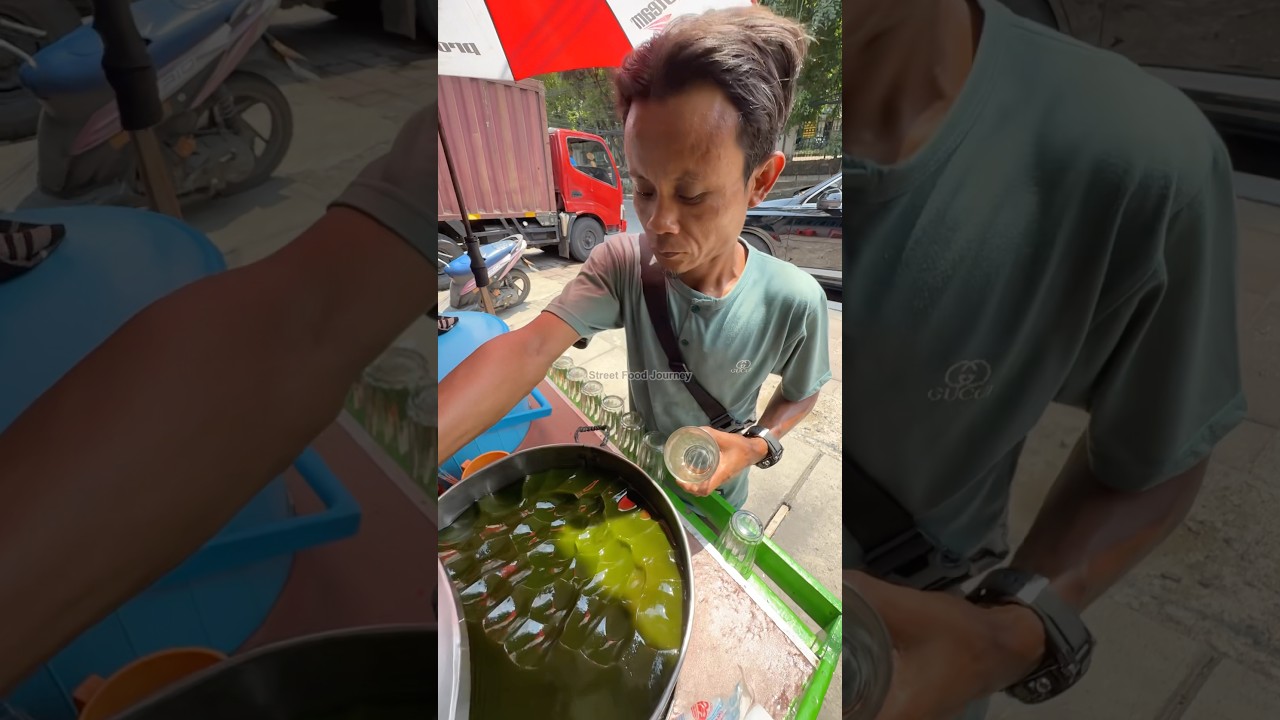 Discover the Refreshing Grass Jelly Drink in Indonesia 🍹