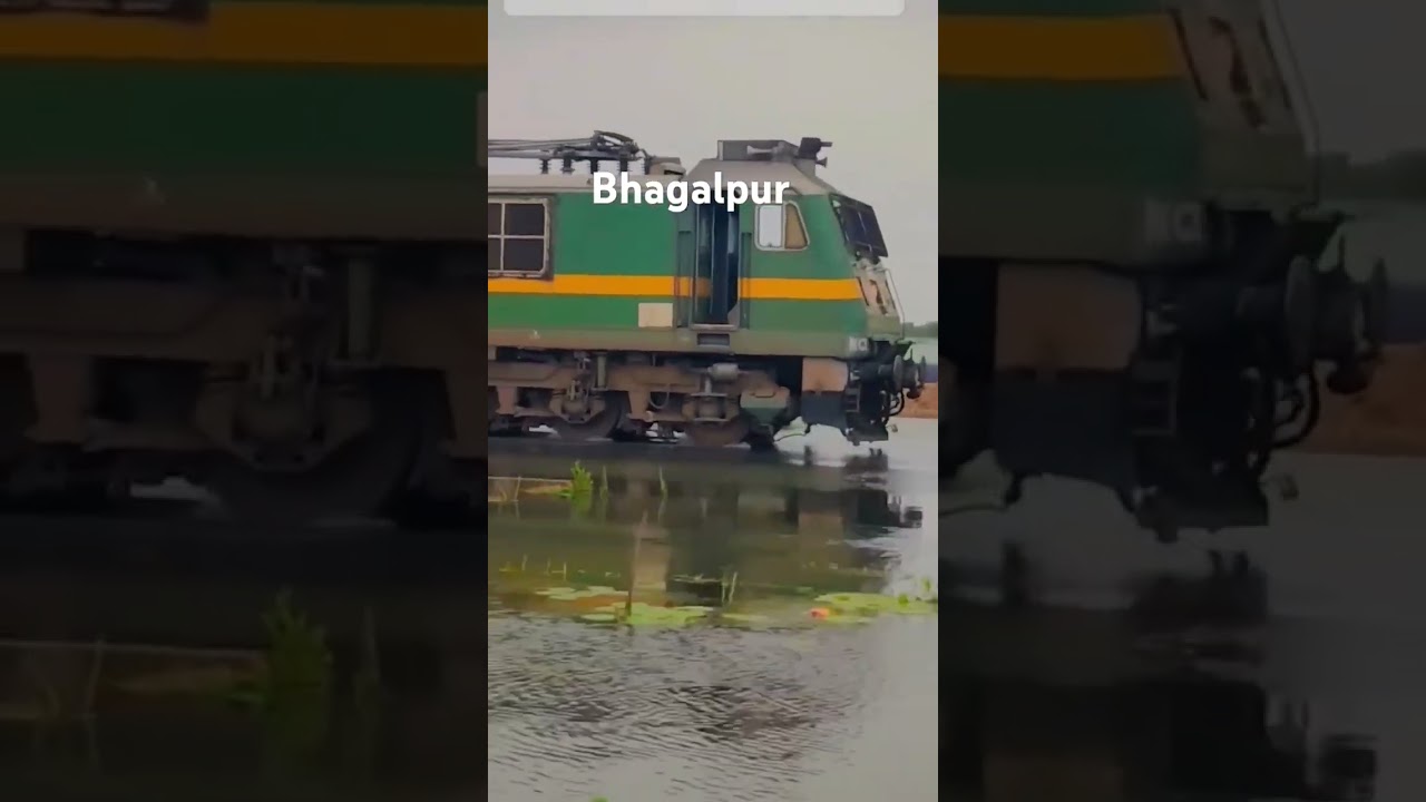 गंगा किनारे बाढ़ में तेज़ ट्रेन का परिचालन 🚆