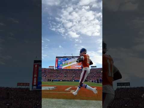 T is for two touchdowns❕| 📺: CBS #troyfranklin #bonix #broncos #oregon