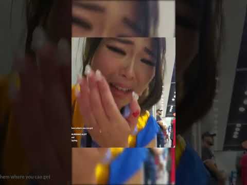 Extra Emily cries after injury at comic con