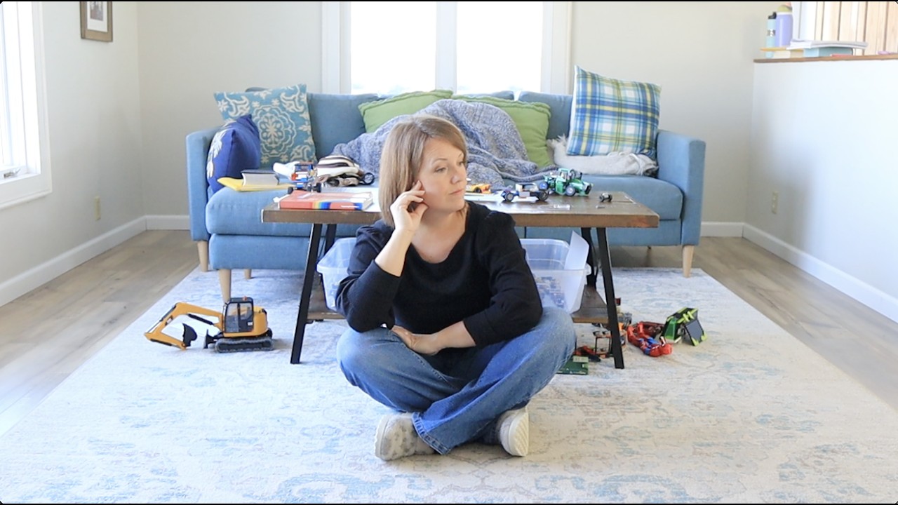 Top Decluttering Tips for Overwhelmed Feelings 🧹