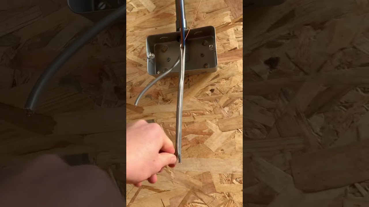 Expert Tip for Safely Stripping Twin & Earth Cable ⚡️