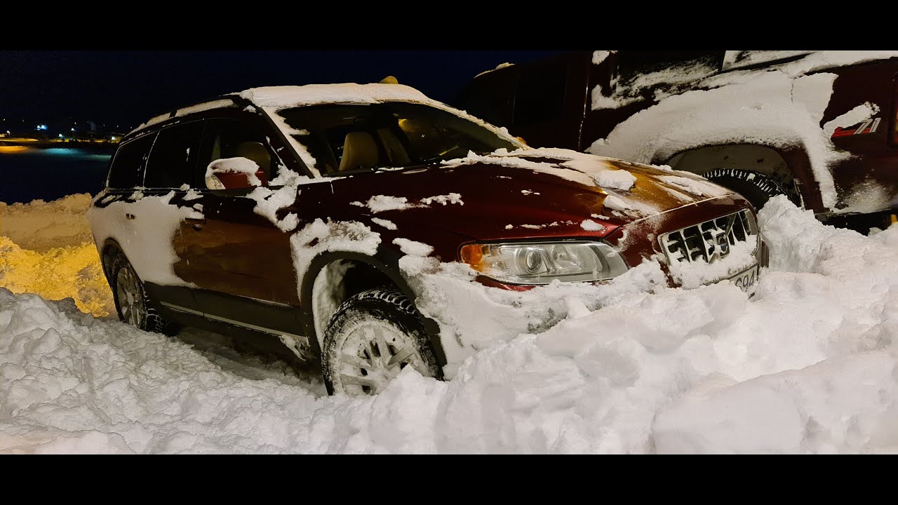 Xc70 XC70 D5 Navigates Snowy Trails ❄️