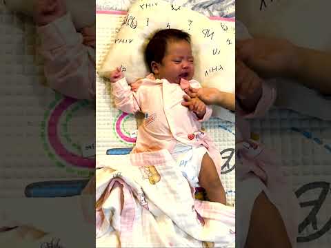 EP1062 The Baby Relaxing after getting medicine, Ellex