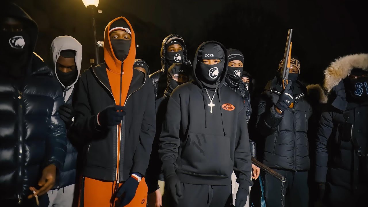 Exclusive Clip: Saisai & Scott in '18x94' – Must-See Scene 🎬