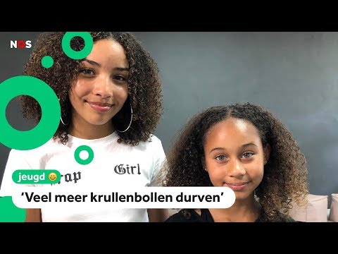 Kinderen met krullen dragen haar vaker natuurlijk
