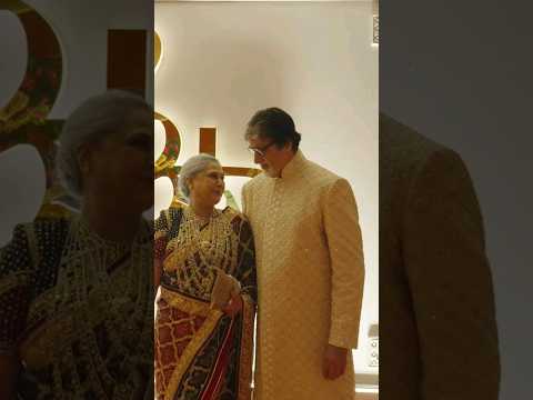 Jaya Bachchan SMILES & then poses with husband Amitabh Bachchan INSIDE Anant-Radhika's wedding