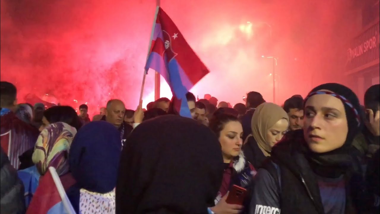 طرابزون سبور يتوج بلقب الدوري التركي بعد غياب 39 عامًا ⚽