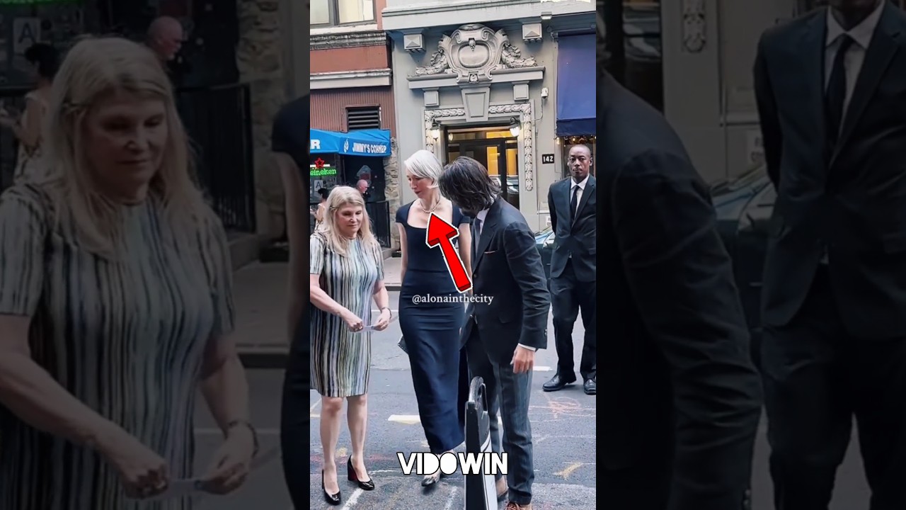Keanu Reeves & Alexandra Grant Stroll NYC 🚶‍♂️