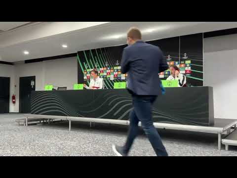 Pérez y Ciss en rueda de prensa antes del partido contra Slovan Bratislava