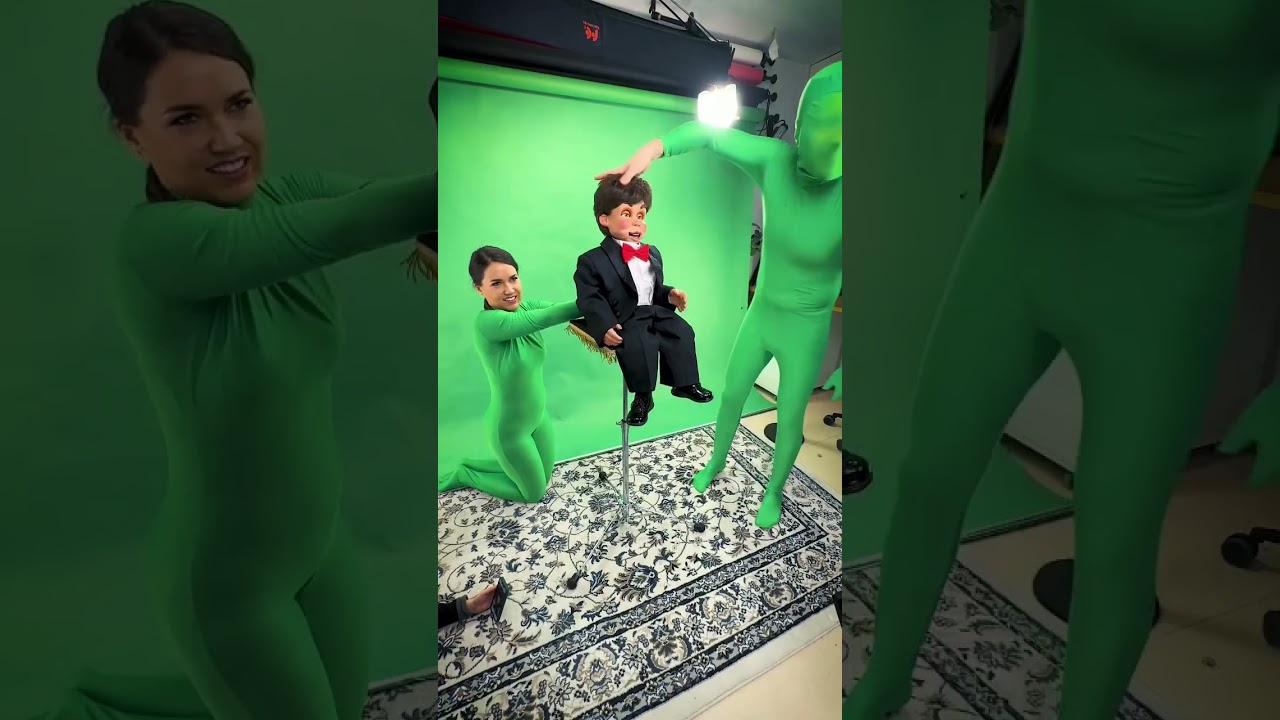 🤣 Hilarious Behind-the-Scenes Moment You Can't Miss!