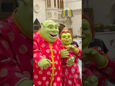 Shrek and Princess Fiona - Far Far Away @ Universal Studios Singapore #D9INE