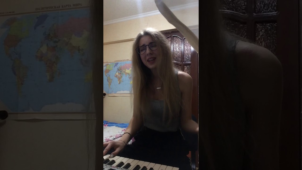 Улыбка: кавер на песню с пиццей и пианино