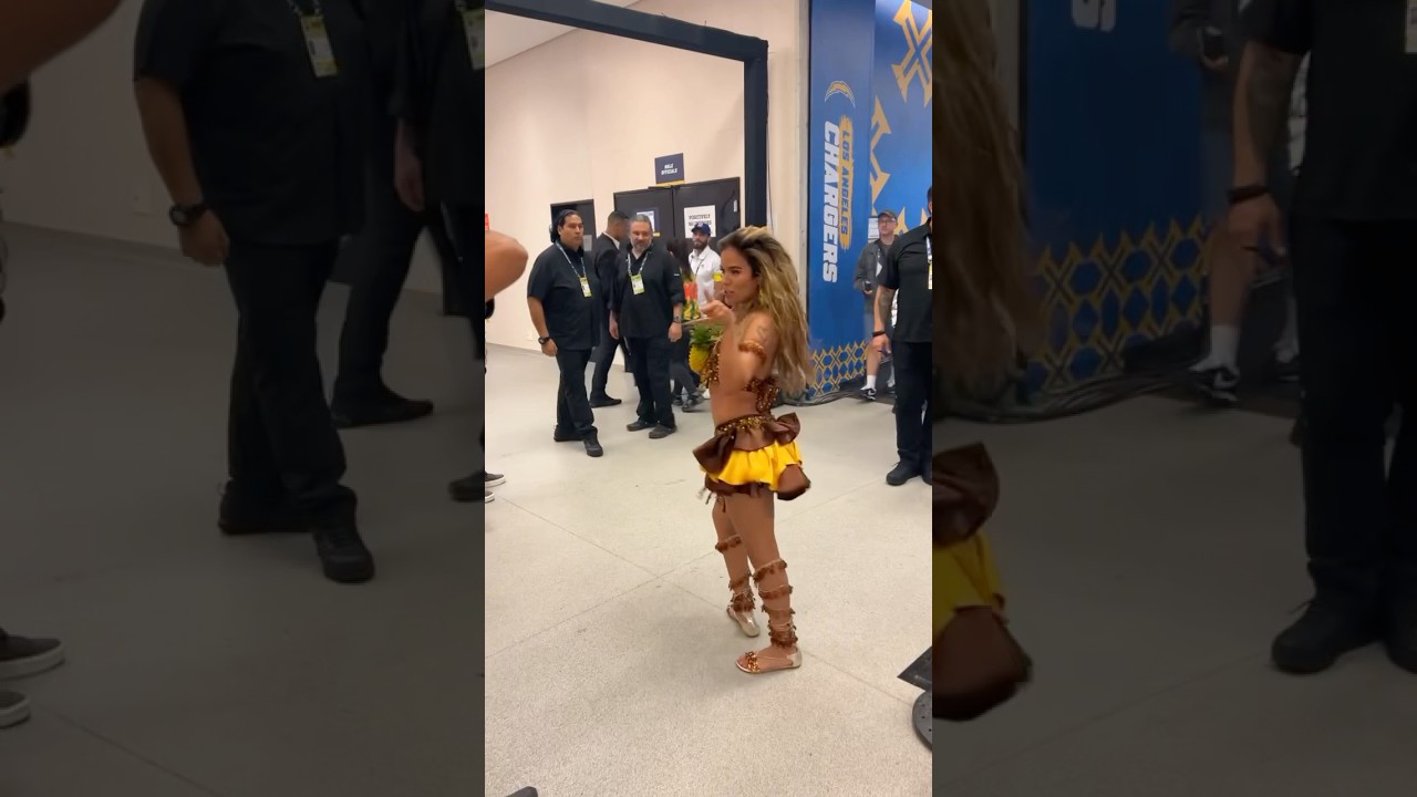 Karol G's Iconic Pineapple π