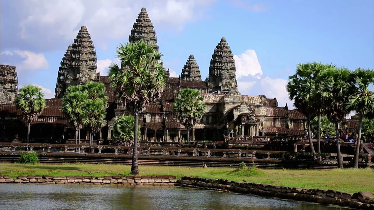 Discover the Majestic Temples of Angkor 🏯