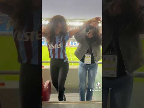 Ünlü oyuncu Seray Kaya, Trabzon’da horon oynuyor.