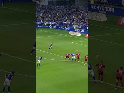 Llegó para esto. Llegó para devolver al Real Oviedo a LALIGA. SANTI CAZORLA, HÉROE EN SU TIERRA 💙