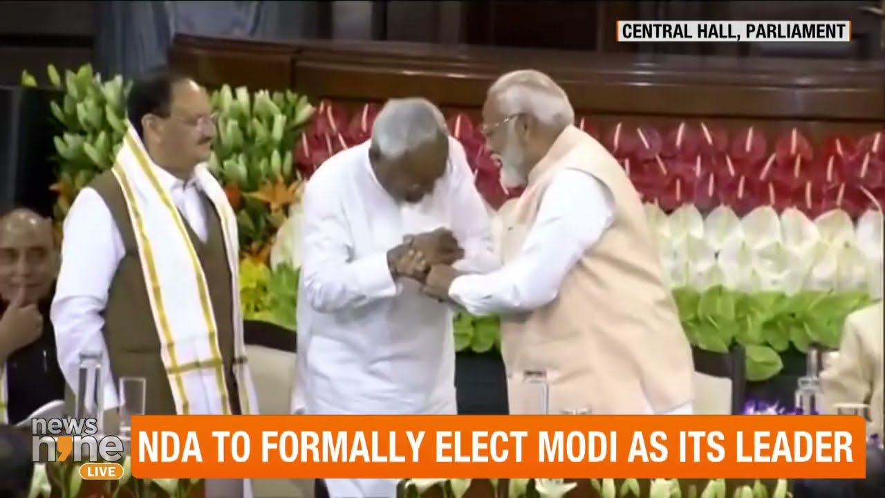 Nitish Kumar Touches PM Modi's Feet and Seeks His Blessings | #nitishkumar