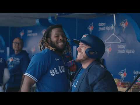 Captain Alejandro Kirk goes YARD, gets hug from Vlad Jr. 💙