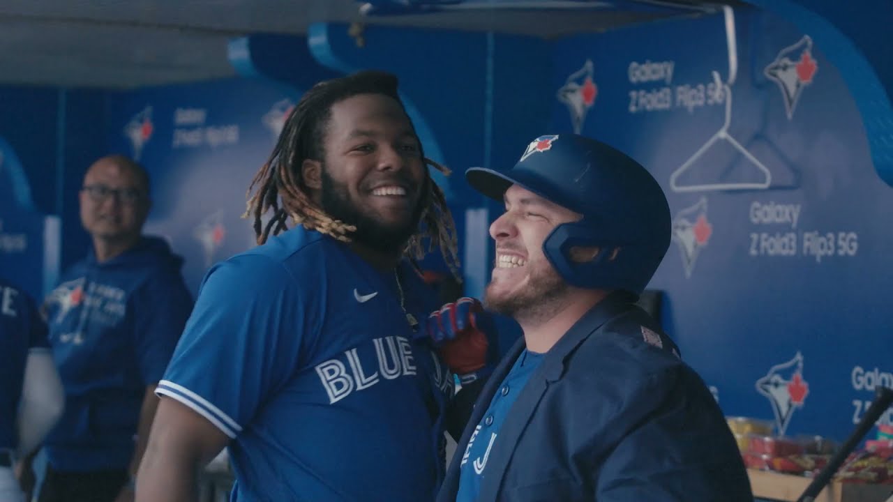 Alejandro Kirk's Homer & Heartwarming Hug ๐