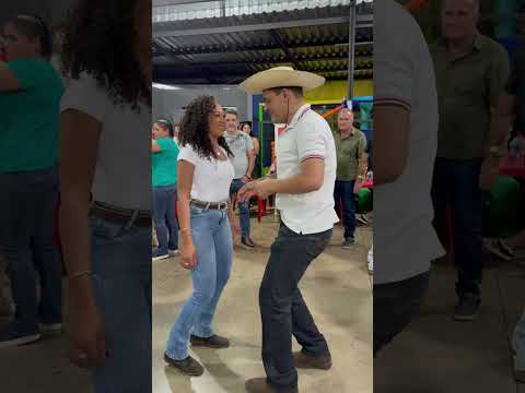 Forró #dancarinos #piseiro #comitivas #dance #patosdeminas #danca #cavalgada #baile