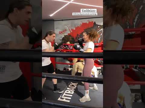 Aslı Bekiroğlu Boks Antrenmanında 🥊