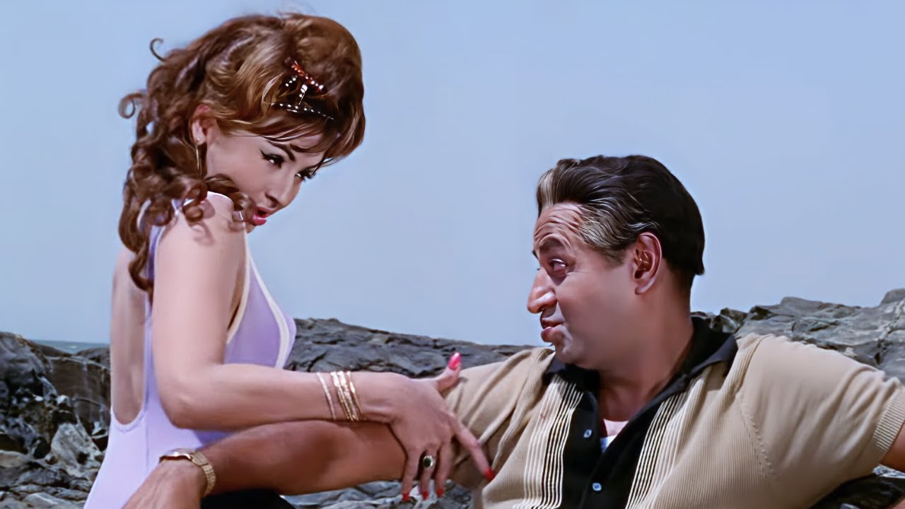 Helen's Dance in Gumnaam | Lata Mangeshkar Song