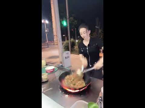 24小时直播 · Street Food & Kitchen Vibes Live 2025-10-06 20:38:02