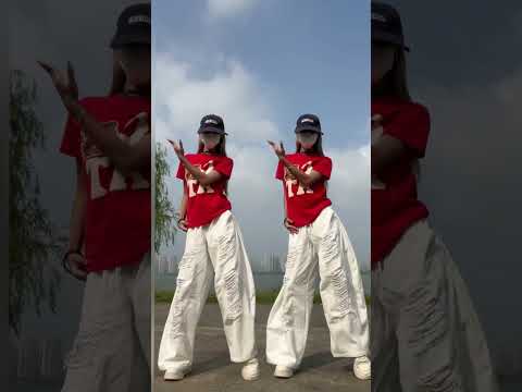 刀马刀马刀马～太上头了！闺蜜们快来学这个最近超火的「刀马刀马手势舞」！#刀马刀马手势舞 #卡点舞 #一学就会系列 #抖音潮流舞蹈大赛 #水曜日定休 #shortsvideo #dance