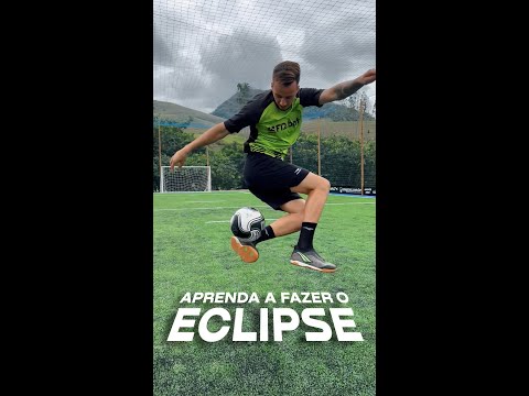 COMO FAZER O ECLIPSE! ⚽🌘 UM DOS MOVIMENTOS MAIS IRADOS DO FUTEBOL FREESTYLE feat ADONIAS #shorts