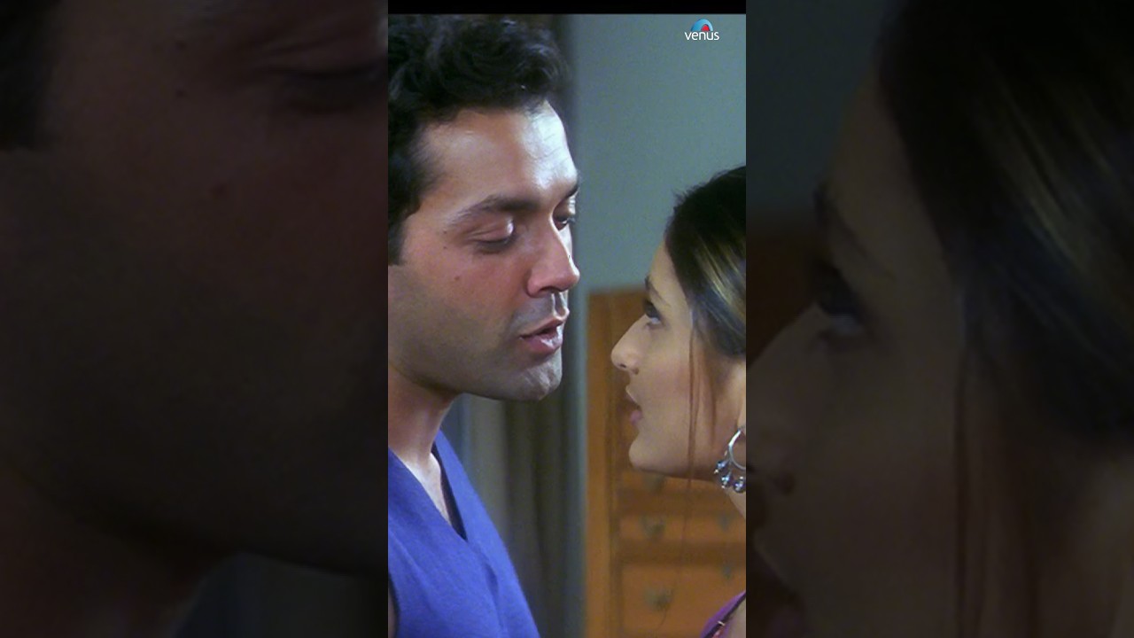 Bobby Deol & Kareena Kapoor's Romantic Scene from Ajnabee π¬