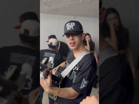 @natanaelcano777 cantando "Rápido Soy" de Clave Especial