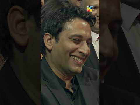 😂 Ahmed Ali Butt’s Hilarious Banter with Mahira Khan! 🎭 #humawards2024 #mahirakhan