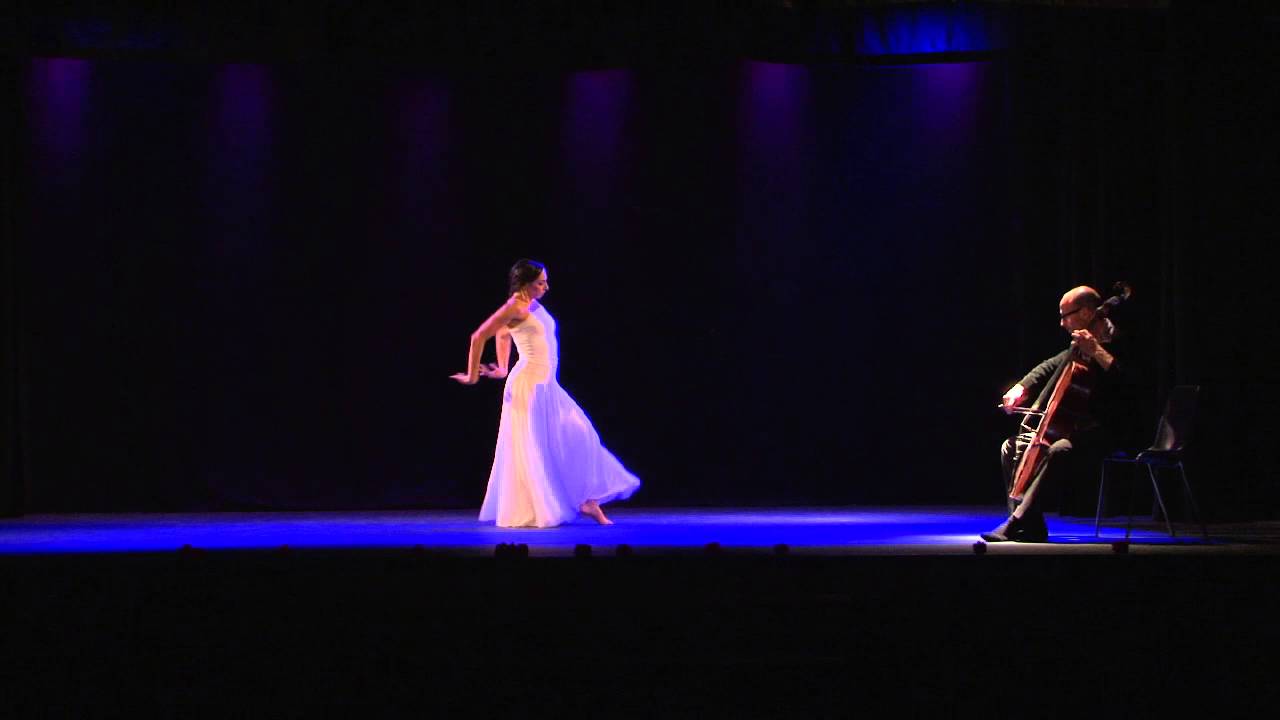 Unbelievable Spontaneous Dance & Cello Duet 🎶