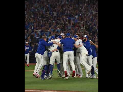 The Toronto Blue Jays are headed to their first #WorldSeries in 32 years! 🇨🇦