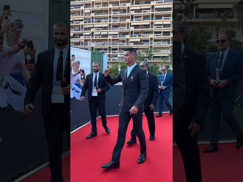 Ronaldo's Entry In UEFA Champions League & He Gives His Precious Autogrphy To His Followers