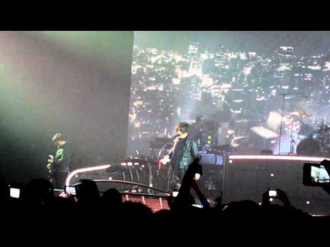 indochine-intro + black city parade + traffic girl (penfeld,brest)