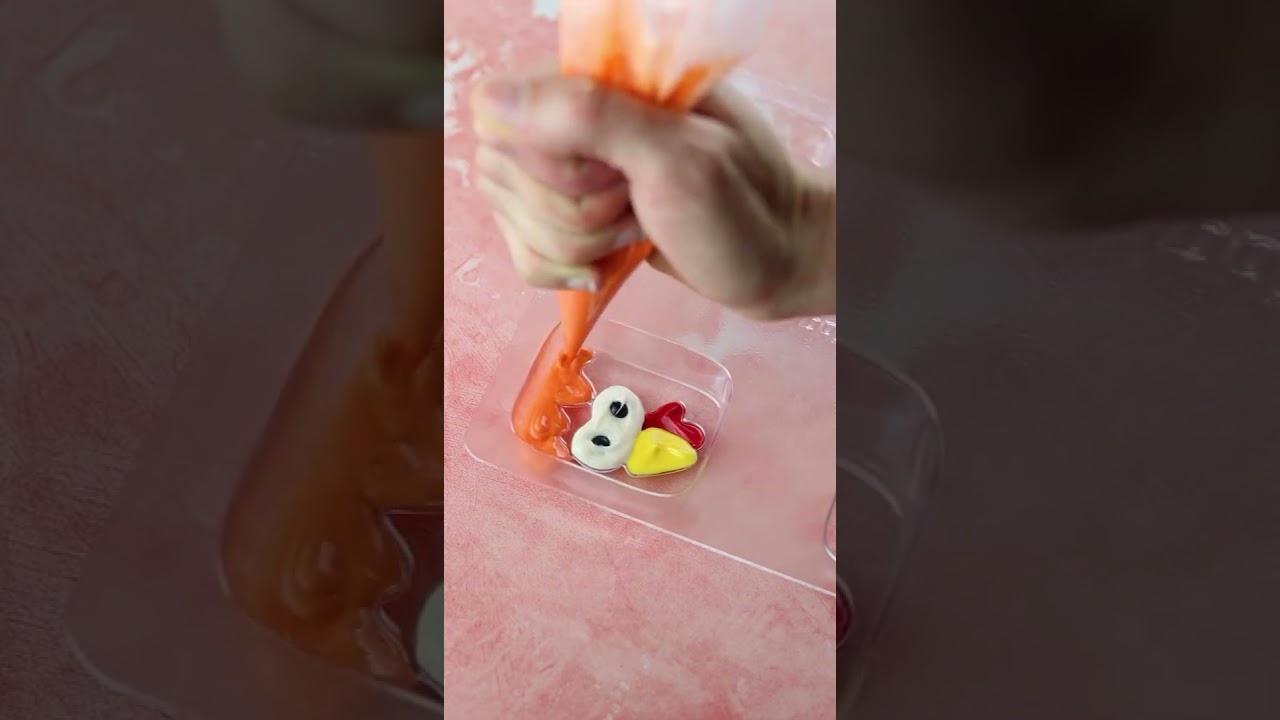 Delicious Turkey-Shaped Chocolate Covered Oreos for Thanksgiving! 🦃