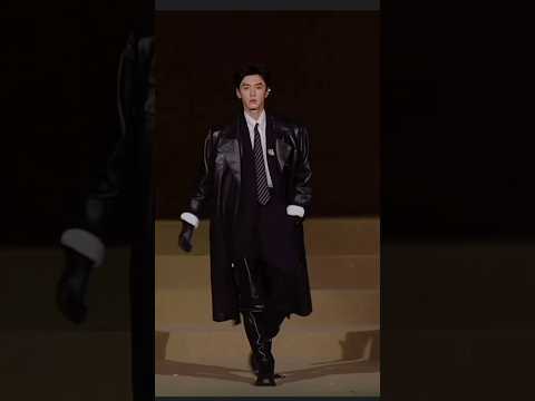 Chen Zheyuan’s catwalk for the runway of Vogue Fashion Gala #ChenZheyuan