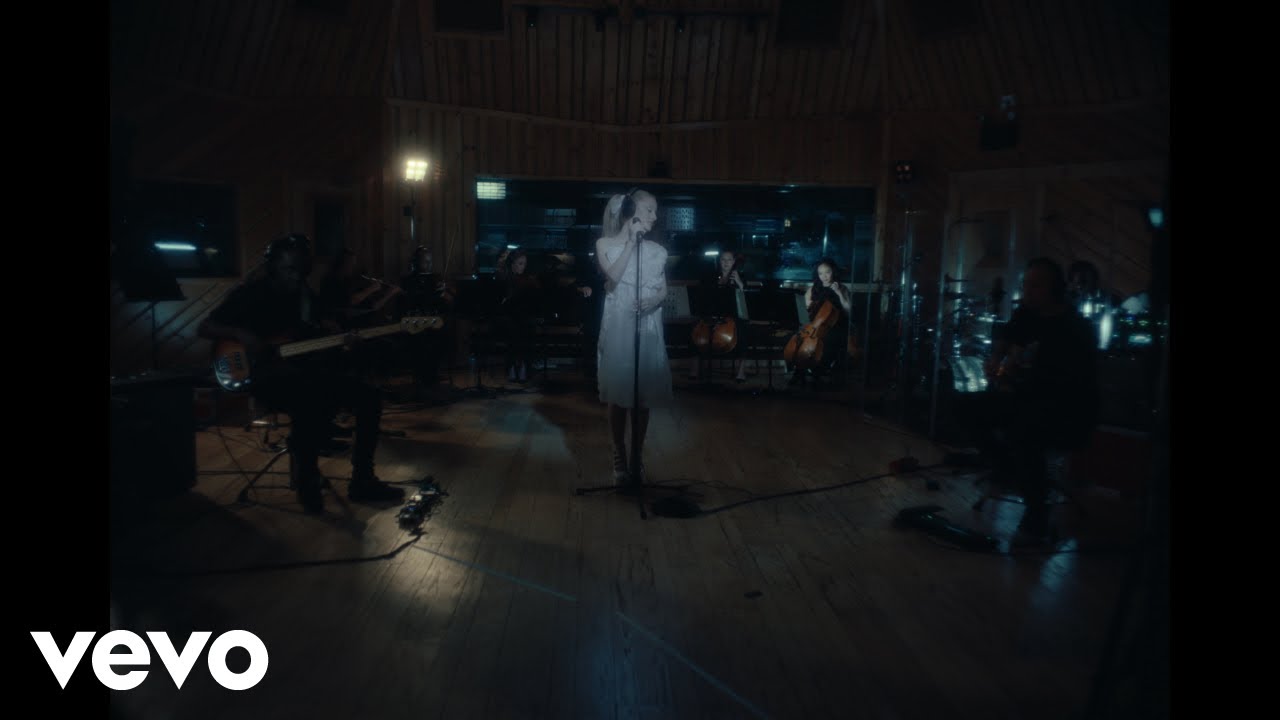 Ariana Grande Live Performance of 'Eternal Sunshine' 🎤