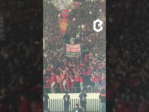 Hakim Ziyech ovationné par les supporters du Wydad AC lors de sa présentation officielle