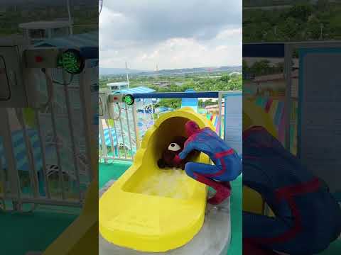 Spiderman Fast Water Slides Jumps Ragdoll! 😱 #waterpark