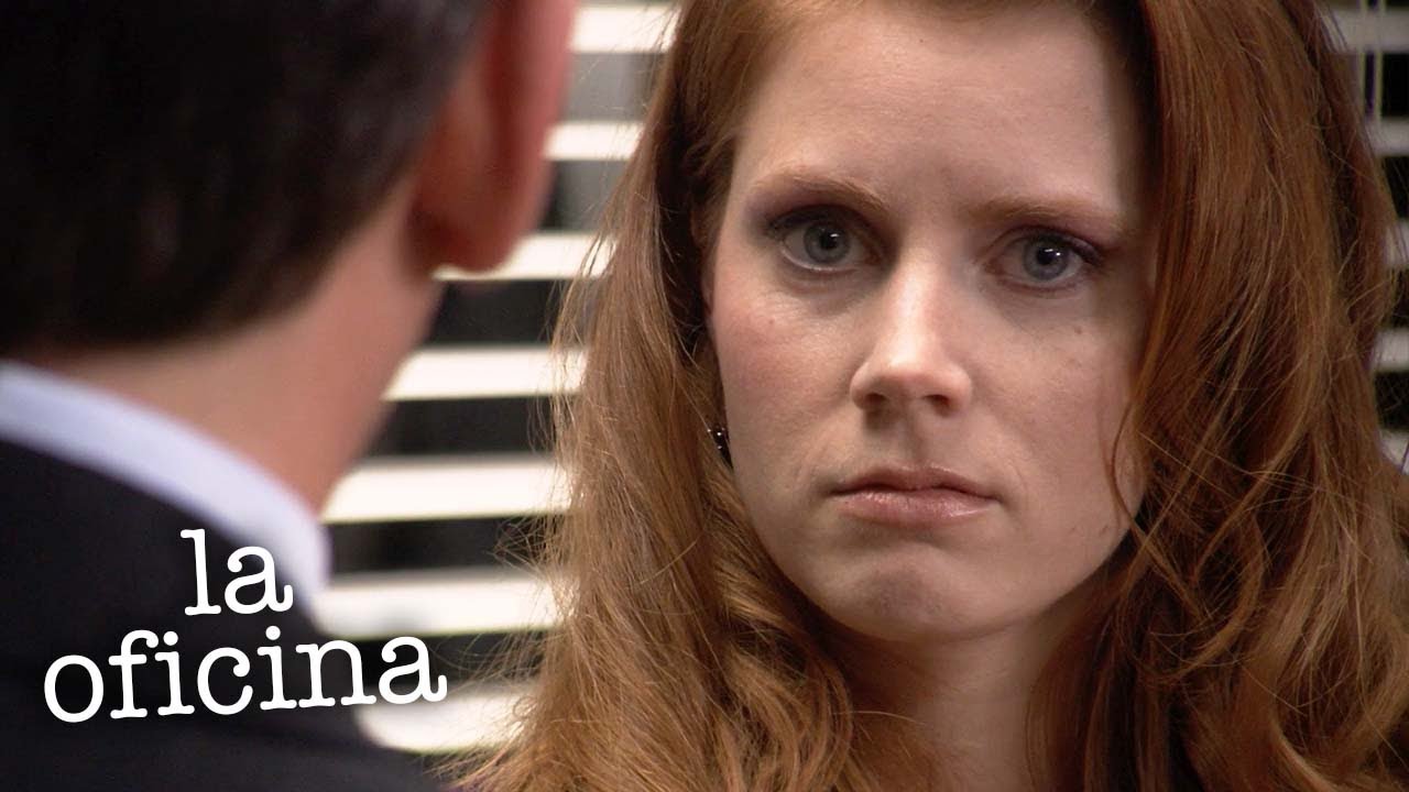 Michael y Jim compiten por Amy Adams en The Office