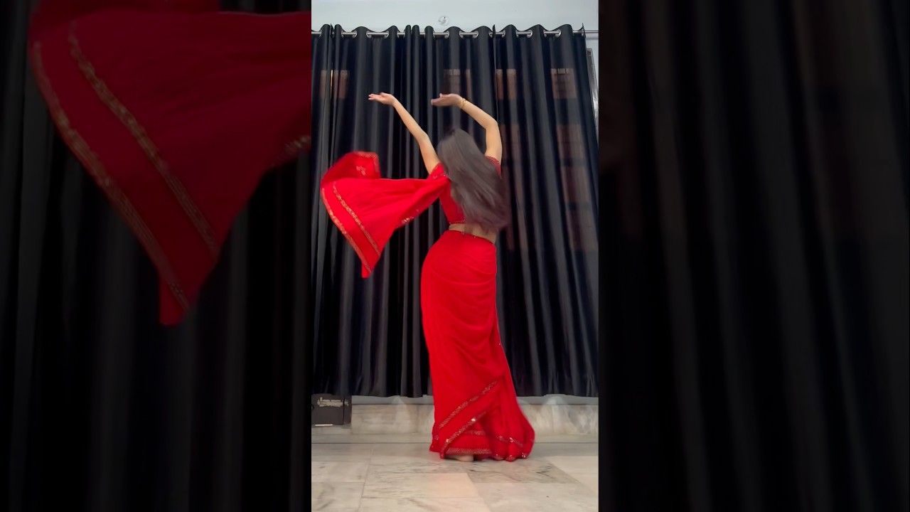 2 Crore Views!🔥 Amazing Dance Cover of 'Chammak Challo' | Trending Bollywood Shorts