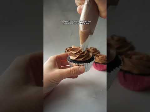 Cupcake Designs with Wilton 1M Tip 🍰