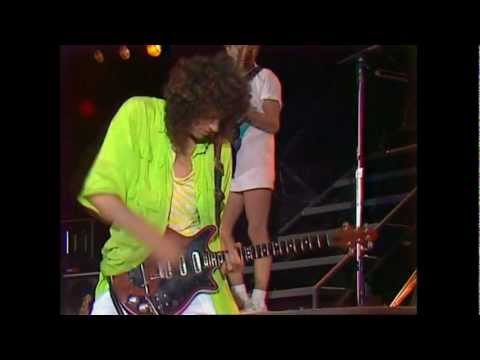 Queen - Crazy Little Thing Called Love (Live at Wembley 11.07.1986)