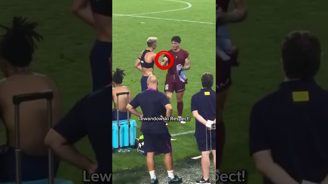 Heartwarming Respect Moment from Robert Lewandowski ❤️