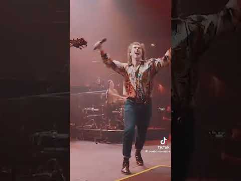 We love a crossover episode 🫶🔀 @DonBroco x @piercetheveil