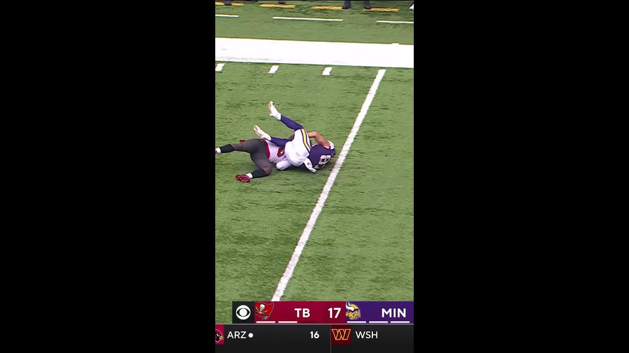 Devin White's Key Tackle vs. Vikings 🏈